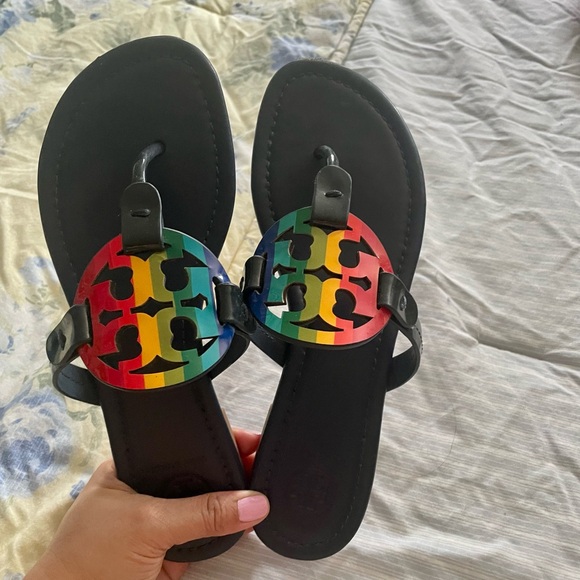 Tory Burch Miller Patent Sandal. Slightly used. In very good condition. - Picture 3 of 4